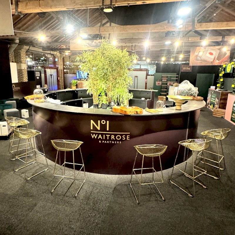 5m Branded Circle Bar