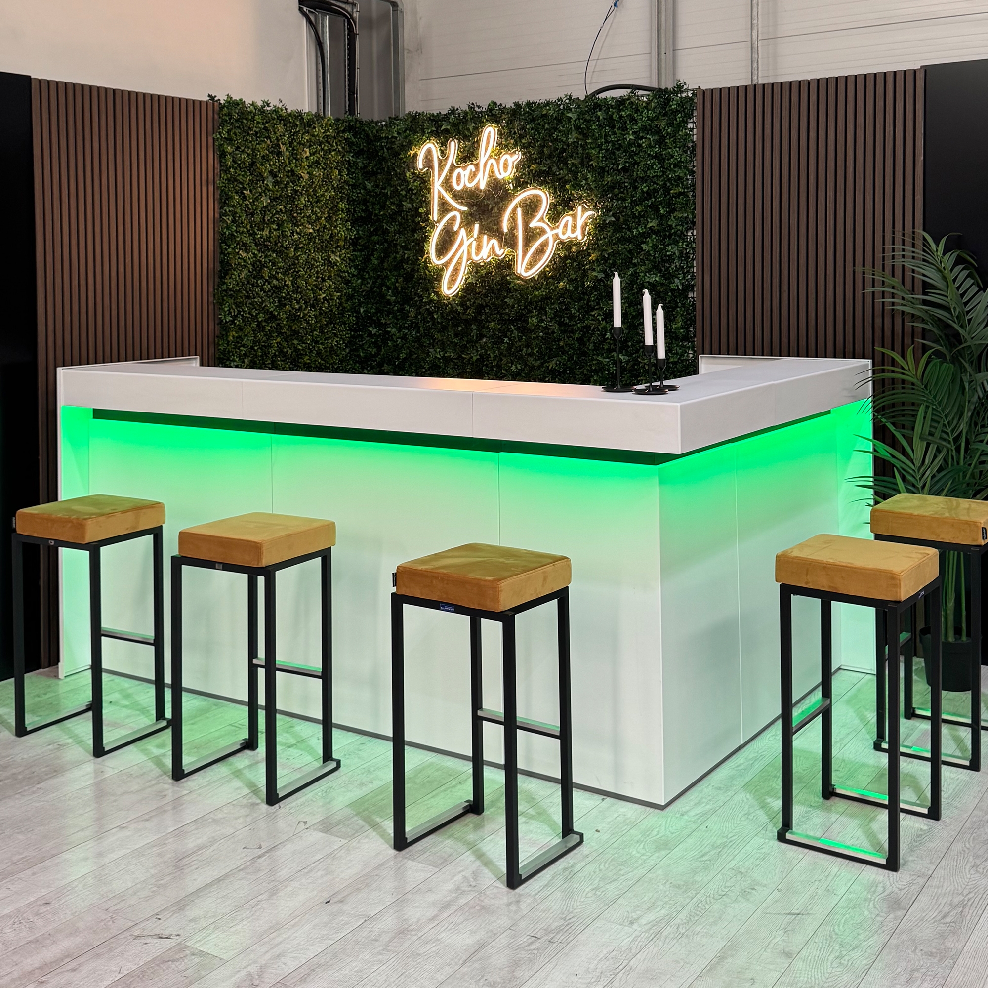 2.5m Corner Bar with Backwalling 2.5m Corner Bar with Backwalling