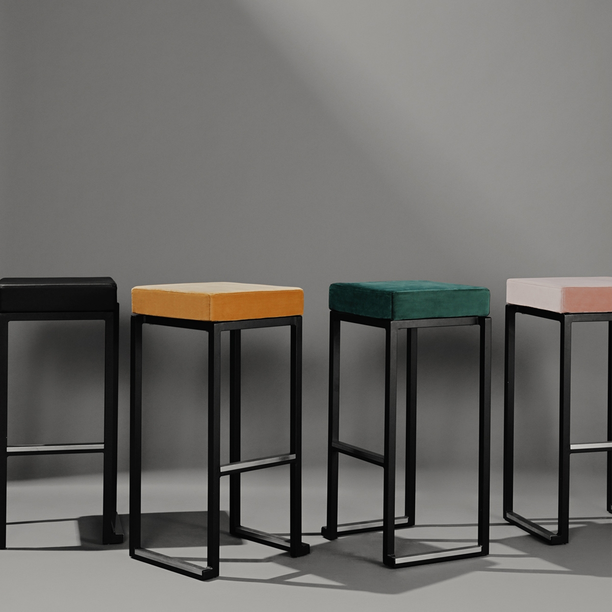 Nevada Stool - Black Base Pink Pad