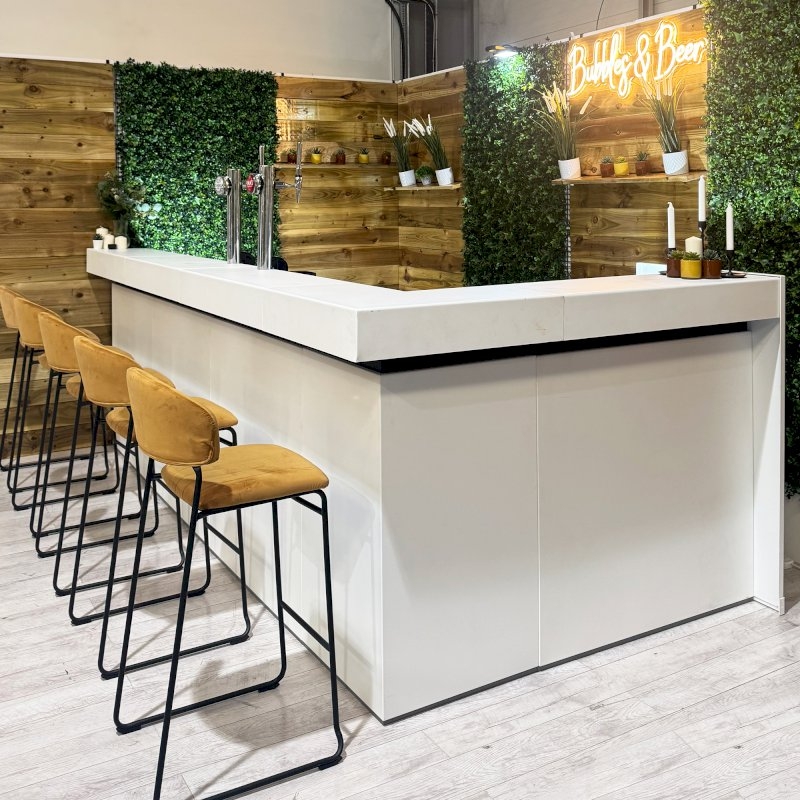 3.5m Box Hedge Corner Bar with Backwalling